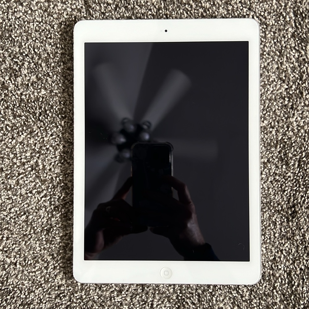 Apple iPad Model A1474. Ready to go.  Includes Lifeproof case. No charger.